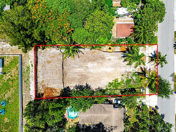 3rd image of 814 SE 2nd Avenue