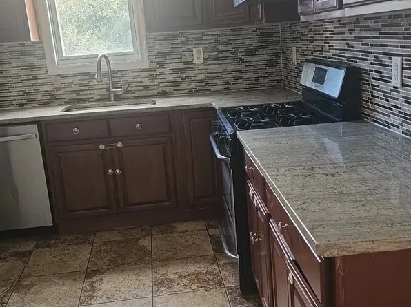 549 Avenue East image 4 of 15