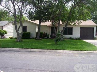 553 NW King St, Burleson, TX 76028