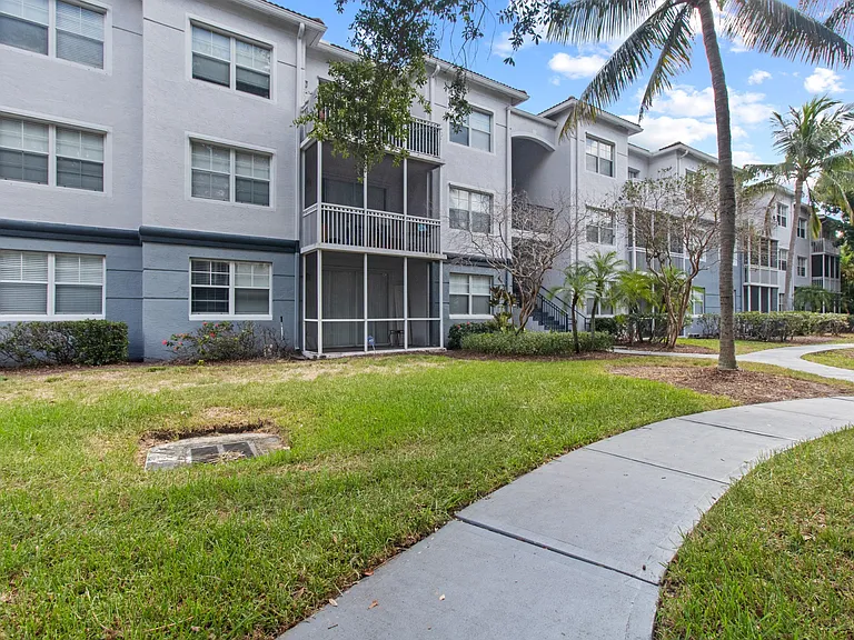 Exterior of Verona at Boynton Beach Apartments in Boynton Beach, FL 33426