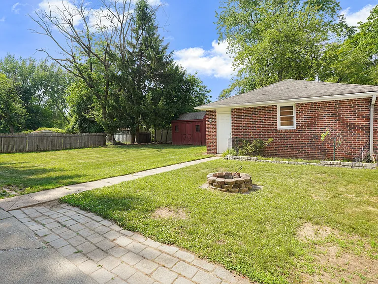 38 Carlson Ct — Photo 4