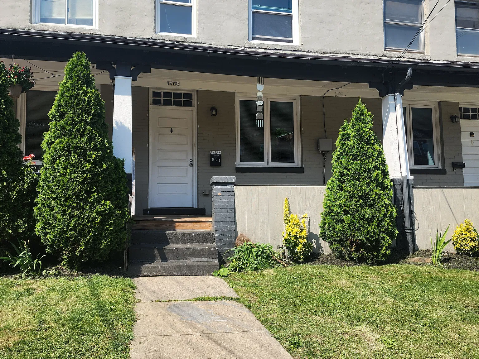 2 bed, 1.5 bath, 1400 sqft, $2,000 — Photo 1