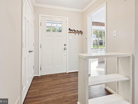 5th image of 10229 Fox Ln