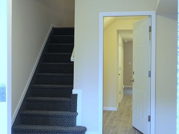 3rd image of 1327 Stratford Ave
