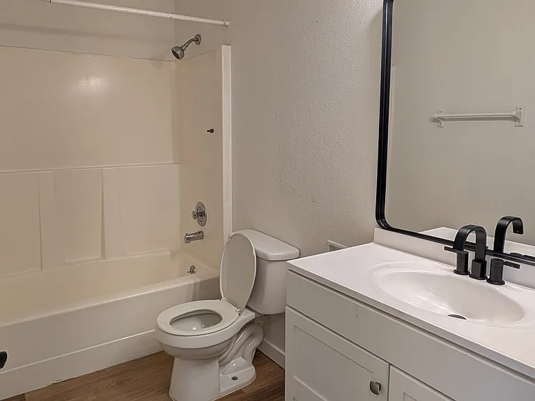 2826 D Pl SE #C — Photo 10