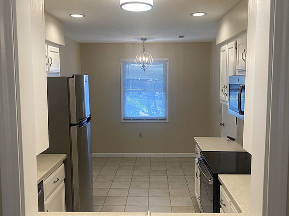 5th image of 406 Penrod Pl