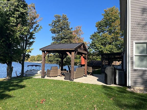 3rd image of 730 Beach Dr