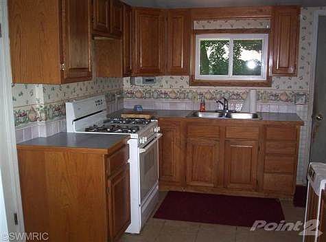 Nice Oak Kitchen With Additional Cabinets ready to install. Refrigerator and Range Included!!