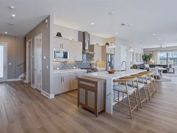 1901 S Harwood St Unit 305, Dallas, TX 75215