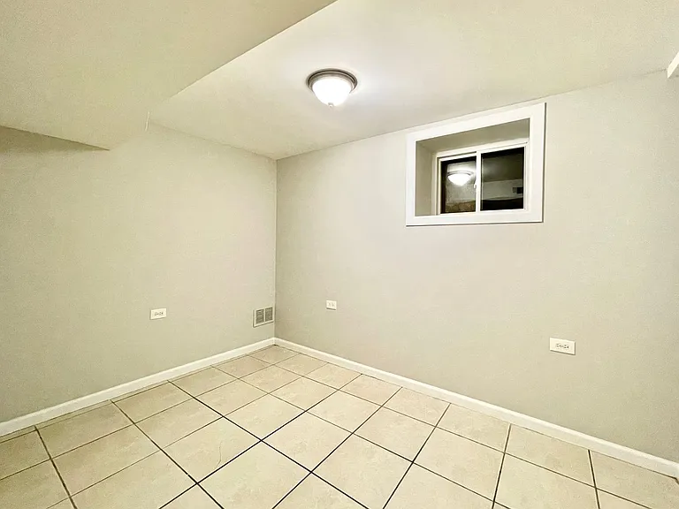 1644 N California Ave — Photo 28