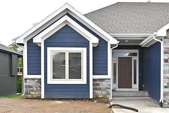 2nd image of 2502 Windmill Cir