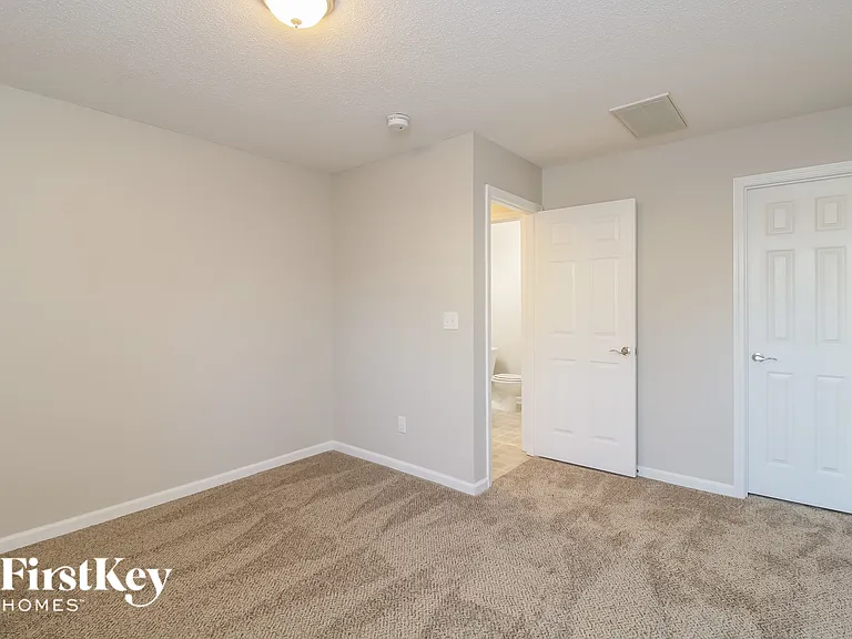 109 Sydney Ct — Photo 9