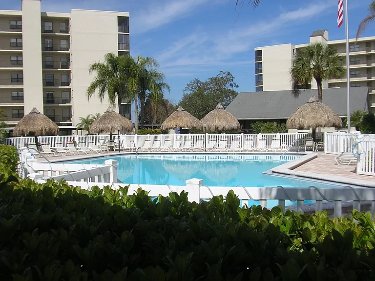 2700 Cove Cay Dr #4G — Photo 18