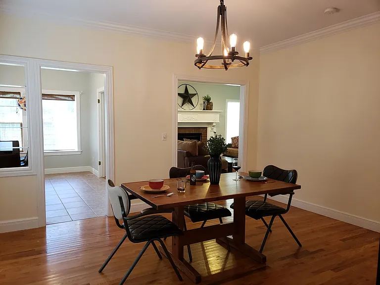1525 W Deane St — Photo 3