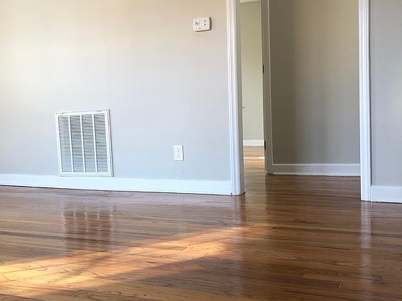 2nd image of 520 Cecil St