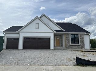 3816 White Oak WAY, Waukesha, WI 53188