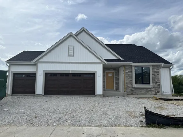 3816 White Oak WAY, Waukesha, WI 53188