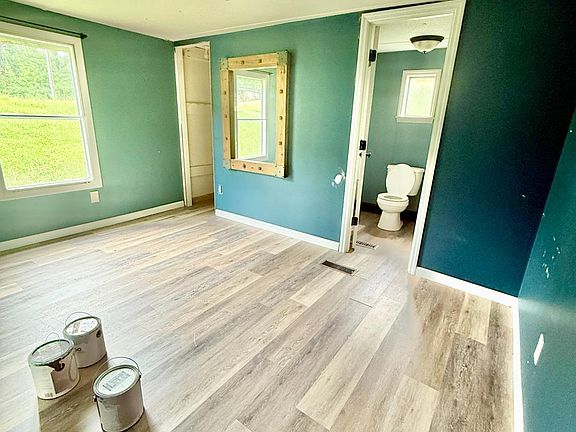 4th image of 319 Byrnes St