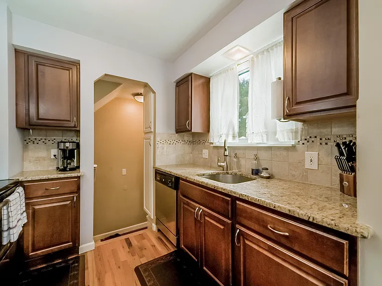141 Girard Ave — Photo 5