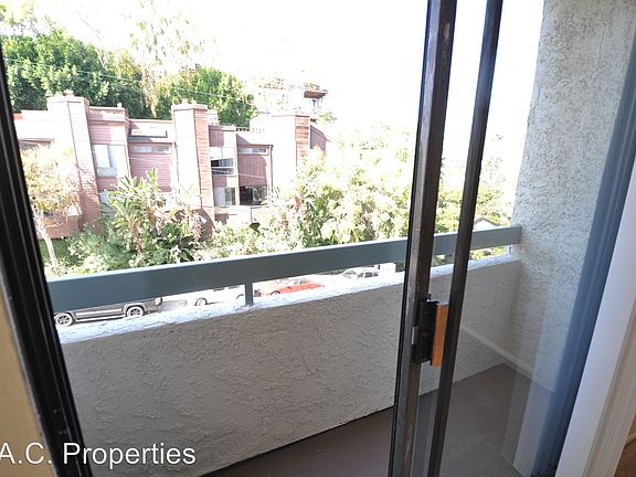 2nd image of 3960 Carpenter Ave APT 201
