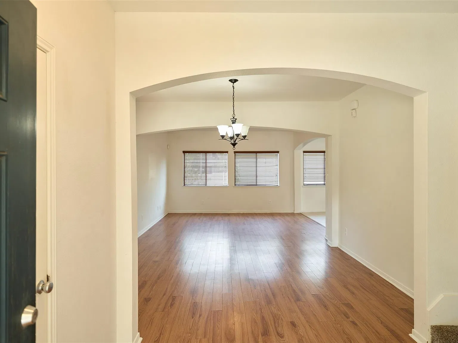 4 bed, 2.5 bath, 1660 sqft, $2,200 — Photo 3