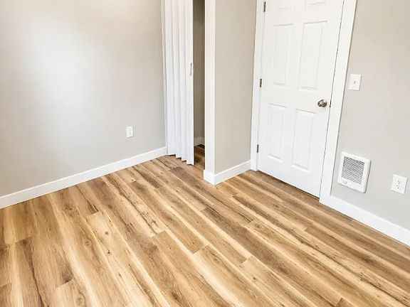 3rd image of 910 W 13th St
