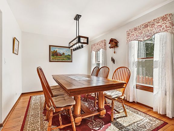 5th image of 2041 Queensbury Ct