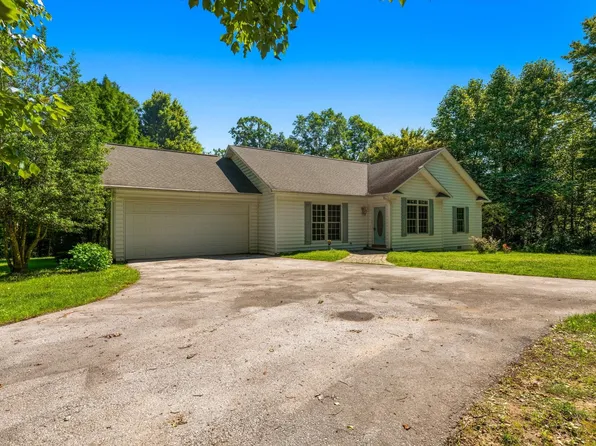27 Rabbit Hill Dr, Crossville, TN 38571