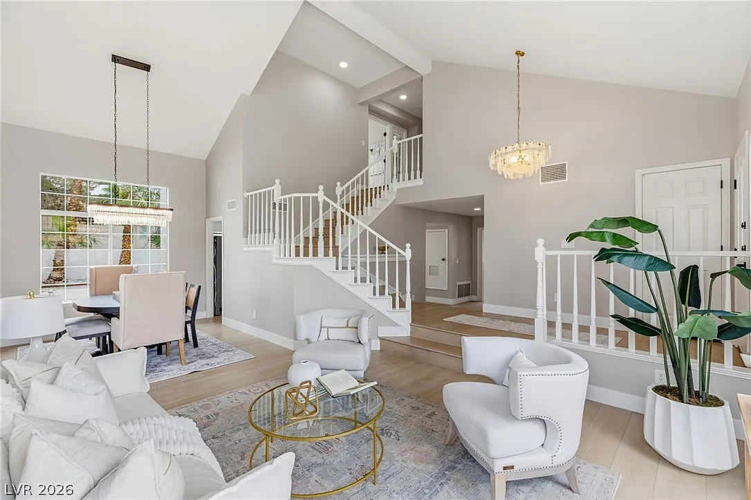 6 bed, 3.0 bath, 2730 sqft, $3,950 — Photo 3