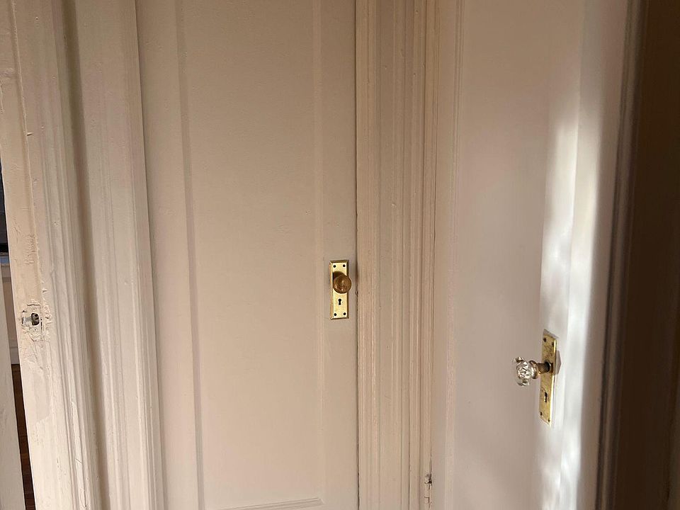 2nd image of 150 W 195th St APT 4B