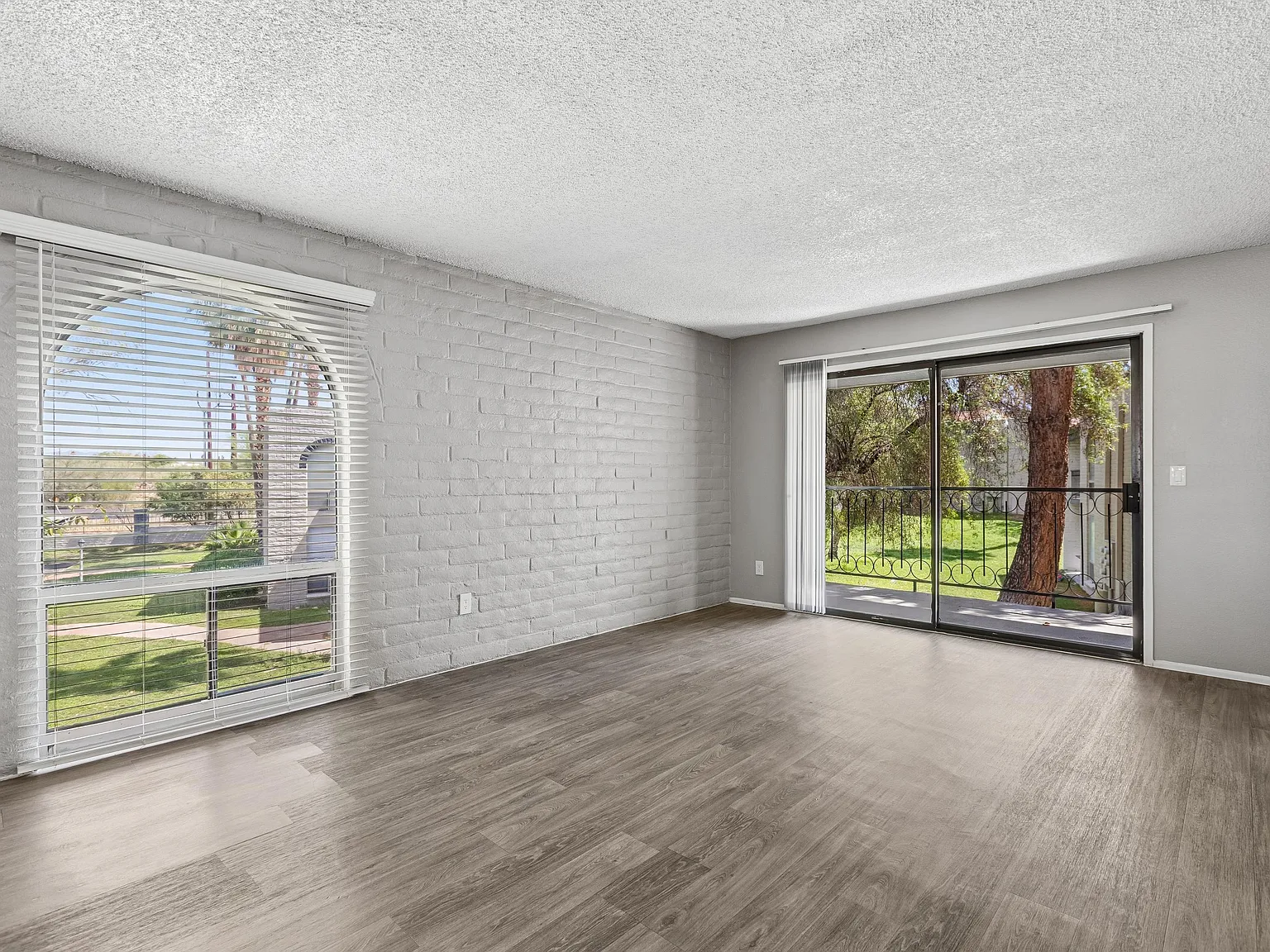 Mission Palms — Photo 1