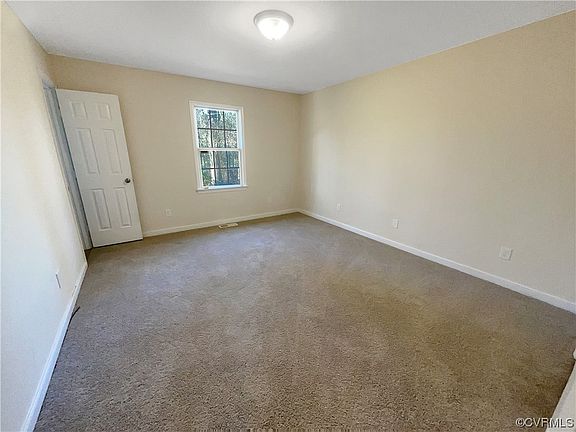 3rd image of 1850 New Lincoln Cir