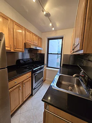 Sold by R New York | media 8