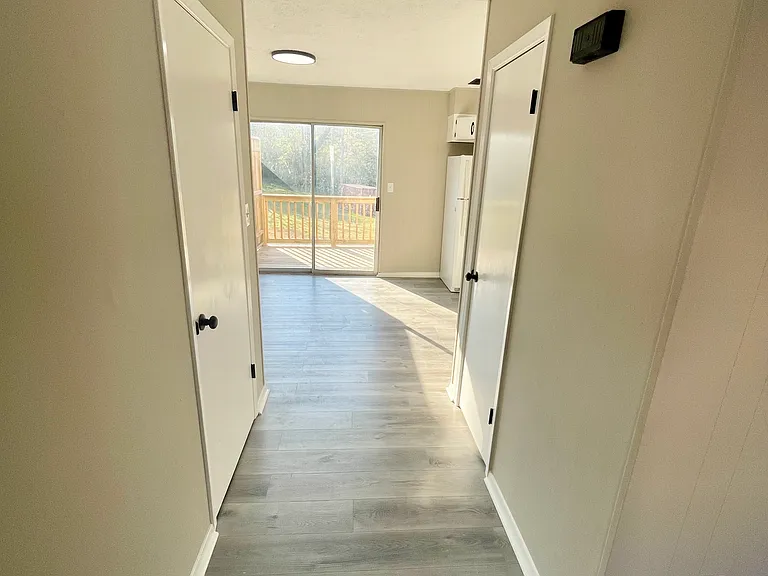 541 Brown School Rd — Photo 6