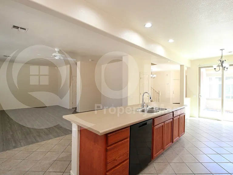 9120 W Hubbell St — Photo 30