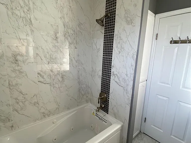6952 Graham Ave — Photo 8