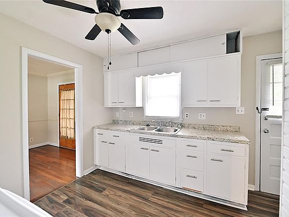 5th image of 2115 N Lesley Ave