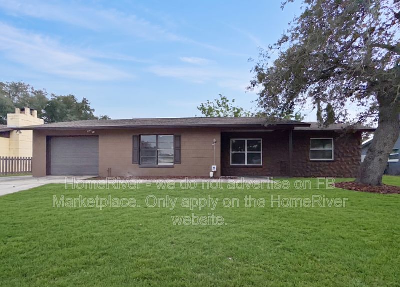 1st image of 1101 Oakwood Ln