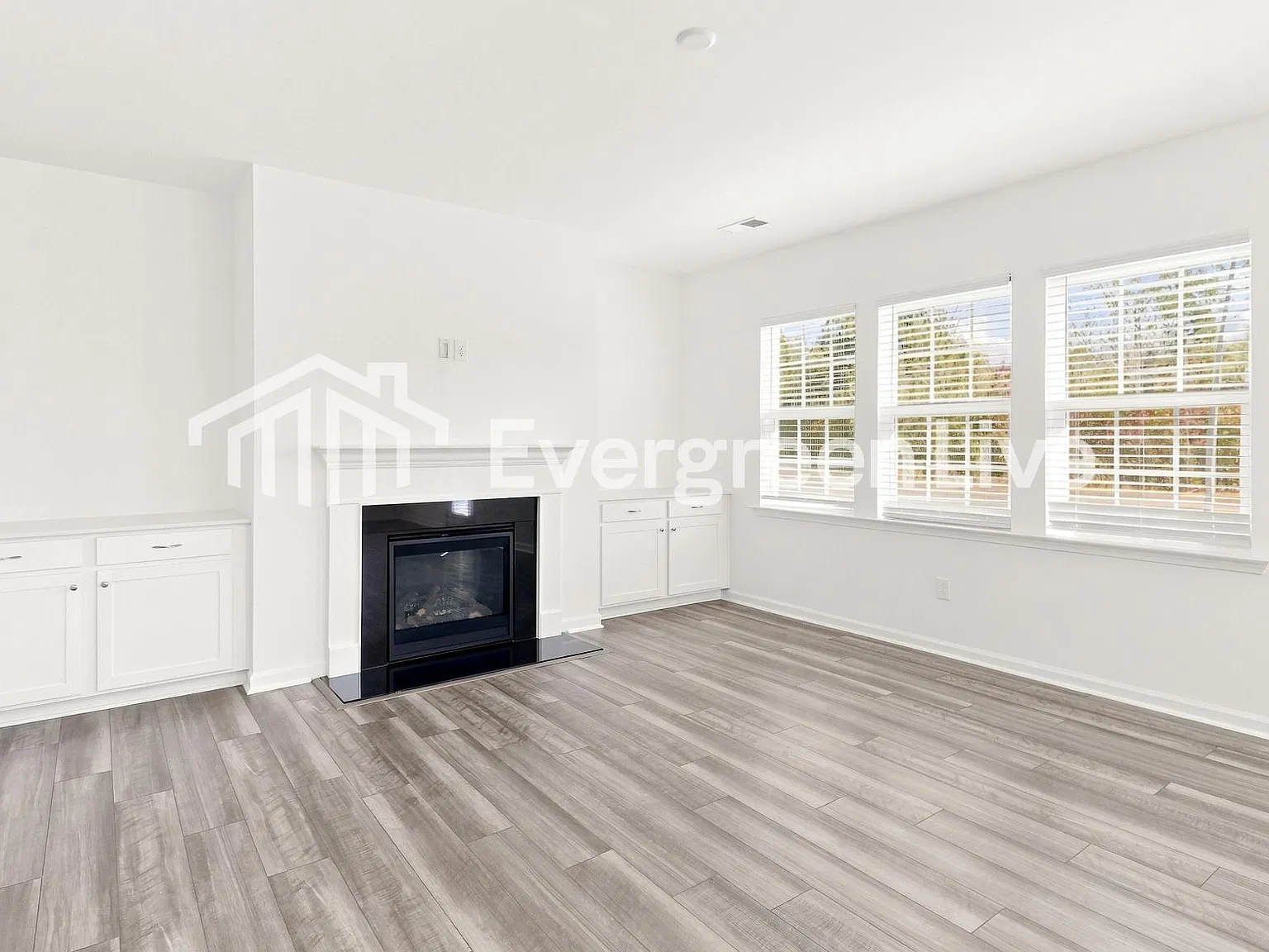 4 bed, 3.0 bath, 2696 sqft, $2,085 — Photo 3