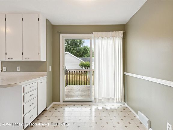 3rd image of 1515 W Rundle Ave