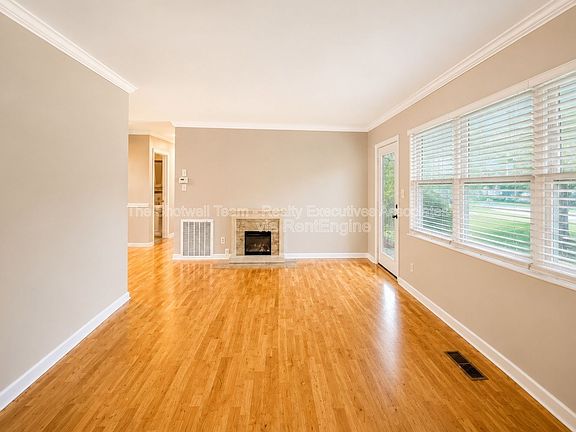 5th image of 11104 Hughlan Dr