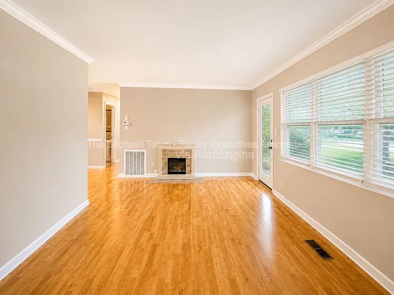 11104 Hughlan Dr — Photo 5