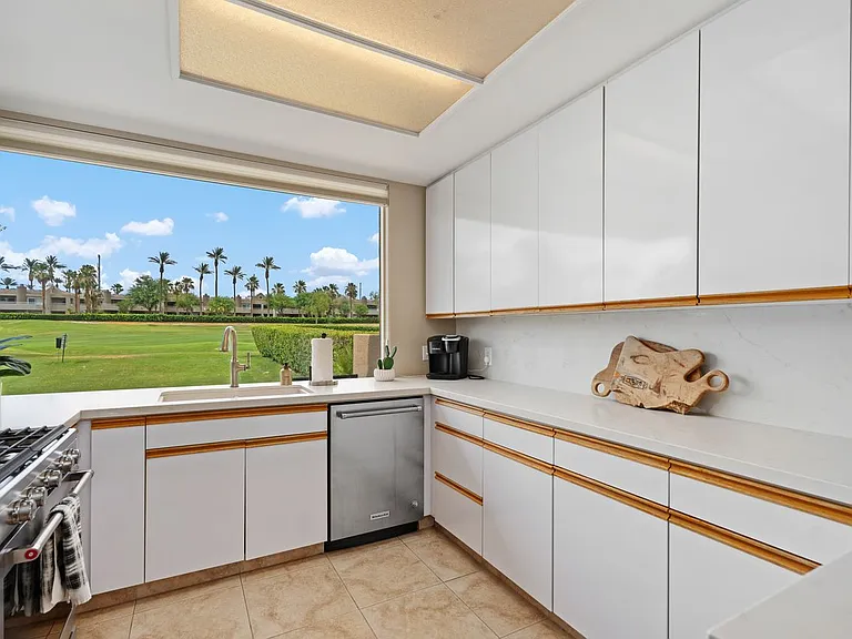 20 Pebble Beach Dr — Photo 9