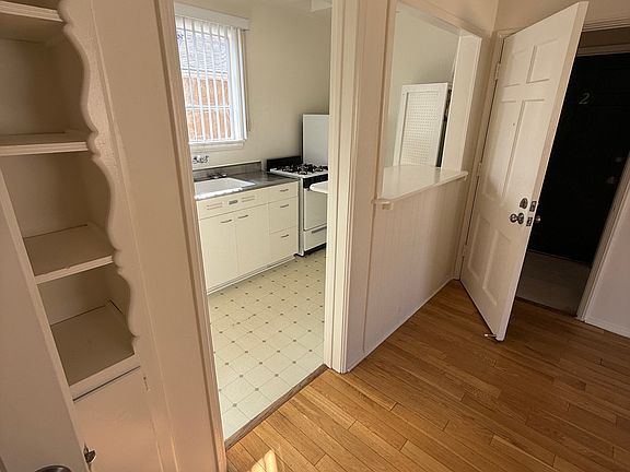 4th image of 308 N Louise St APT 4