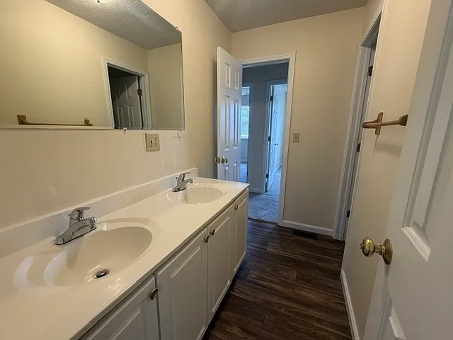 Sleepy Hollow Townhomes — Photo 44