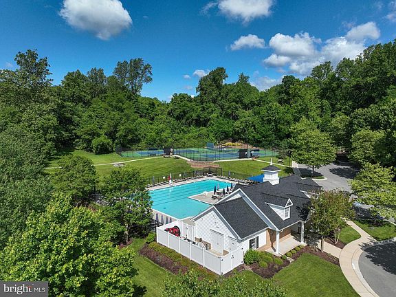 3rd image of 144 Riverton Pl