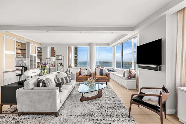 Sold by R New York | media 13