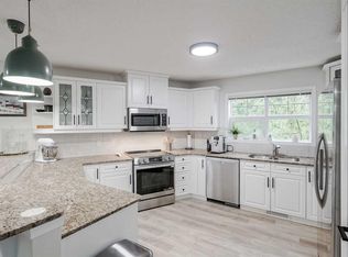 40 W Parkridge Vw SE #201, Calgary, AB T2J 7G6