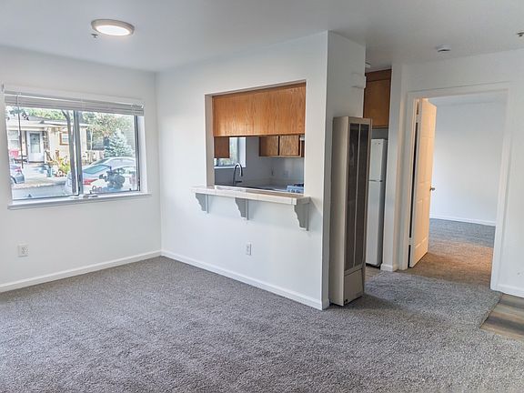 2nd image of 912 Clark St APT A