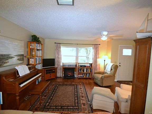 3rd image of 10575 N Northcut Ave